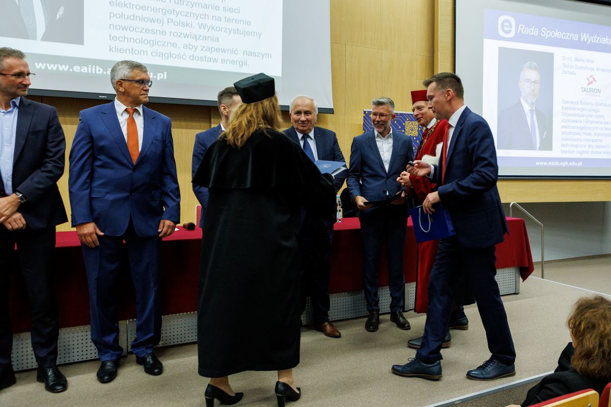 Rada Społeczna EAIiIB zdjecia osób z inauguracji w auli U2