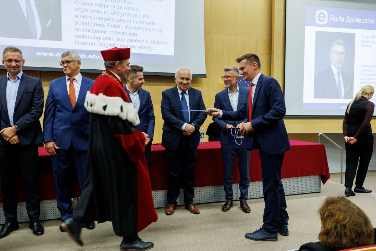 Rada Społeczna EAIiIB zdjecia osób z inauguracji w auli U2