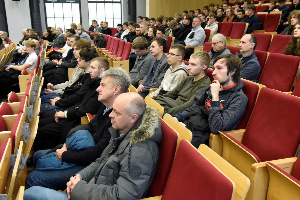 XLIX Ogólnopolska Olimpiada Wiedzy Elektrycznej i Elektronicznej (OOWEE)