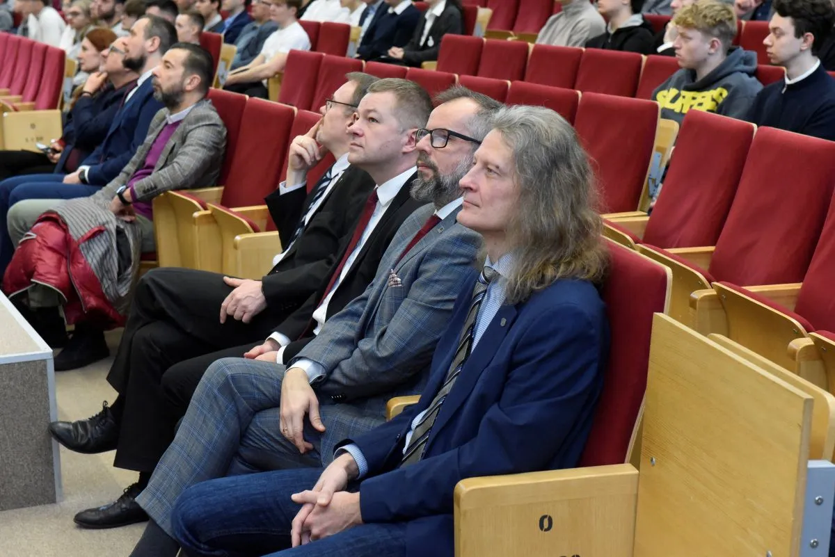 XLIX Ogólnopolska Olimpiada Wiedzy Elektrycznej i Elektronicznej (OOWEE)