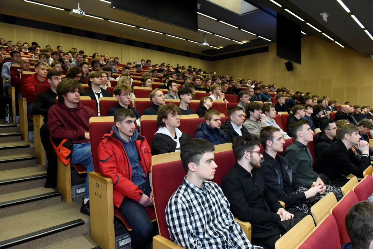 XLIX Ogólnopolska Olimpiada Wiedzy Elektrycznej i Elektronicznej (OOWEE)